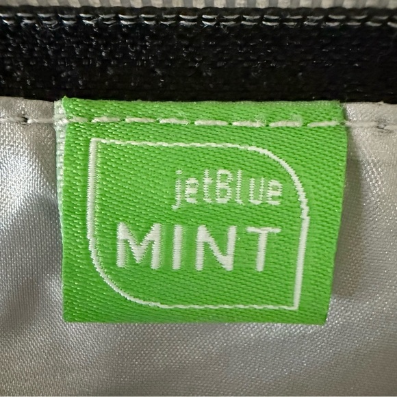 VTG Inspired Hayward Luxury Brand Cosmetic Bag for Jet Blue~NWOT - Picture 4 of 11